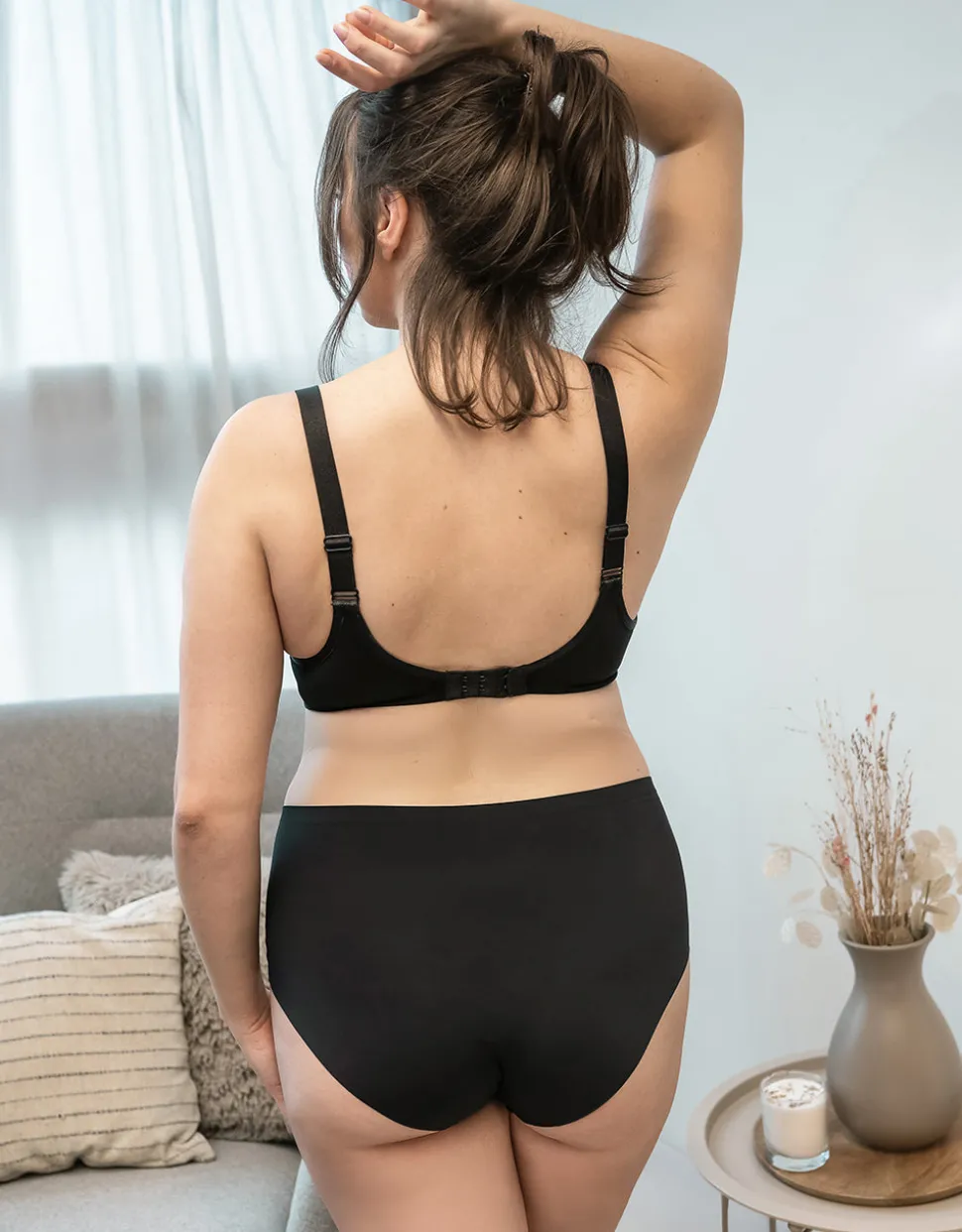 High-Panty Invisible Basic black