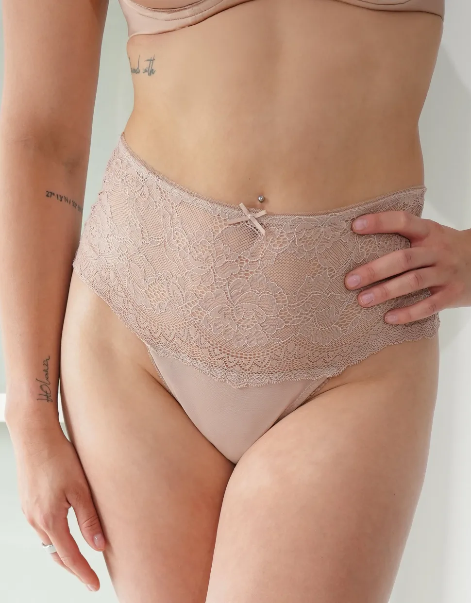 High-String Lace Basic cappuccino