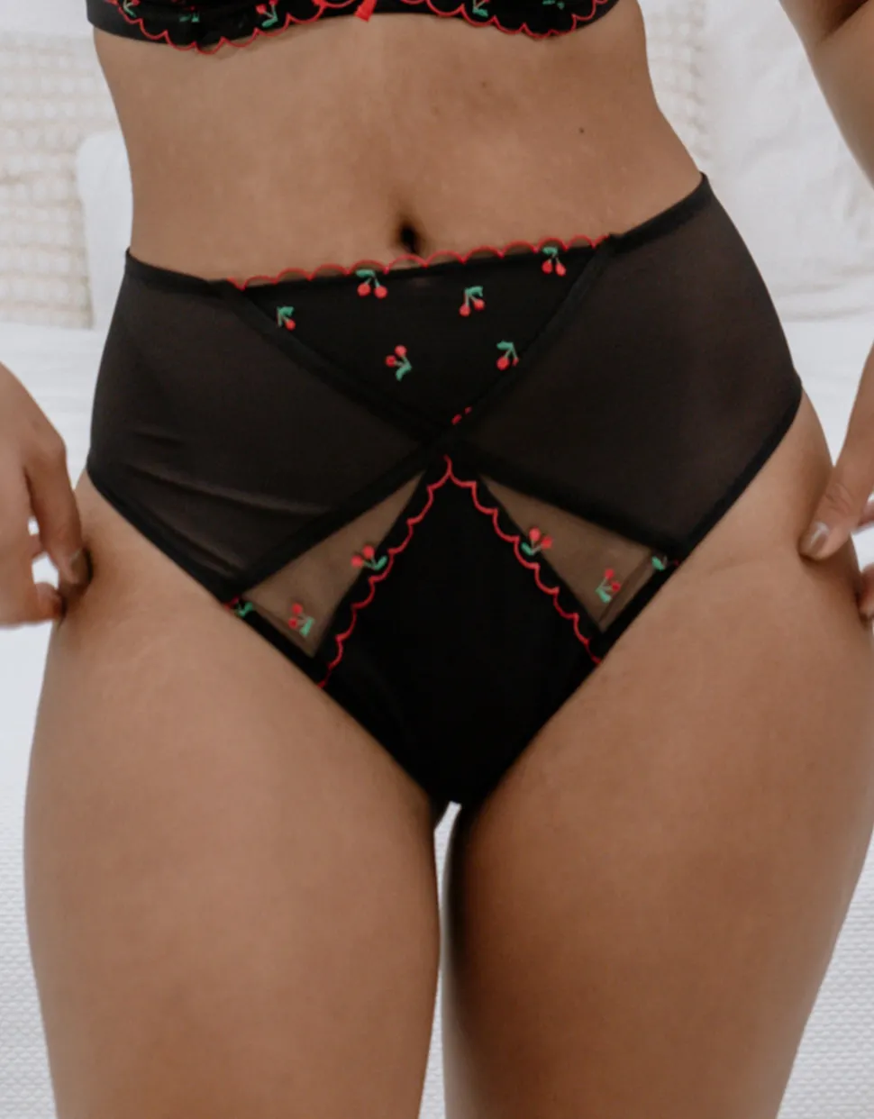 High-Waist-Brazilian Belle black cherry