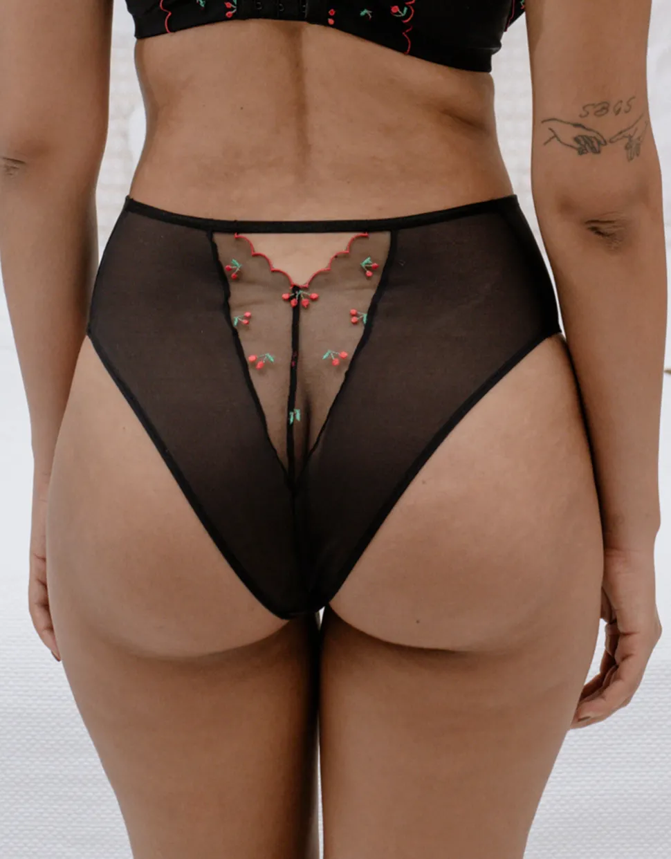 High-Waist-Brazilian Belle black cherry