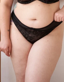 String True Lace black