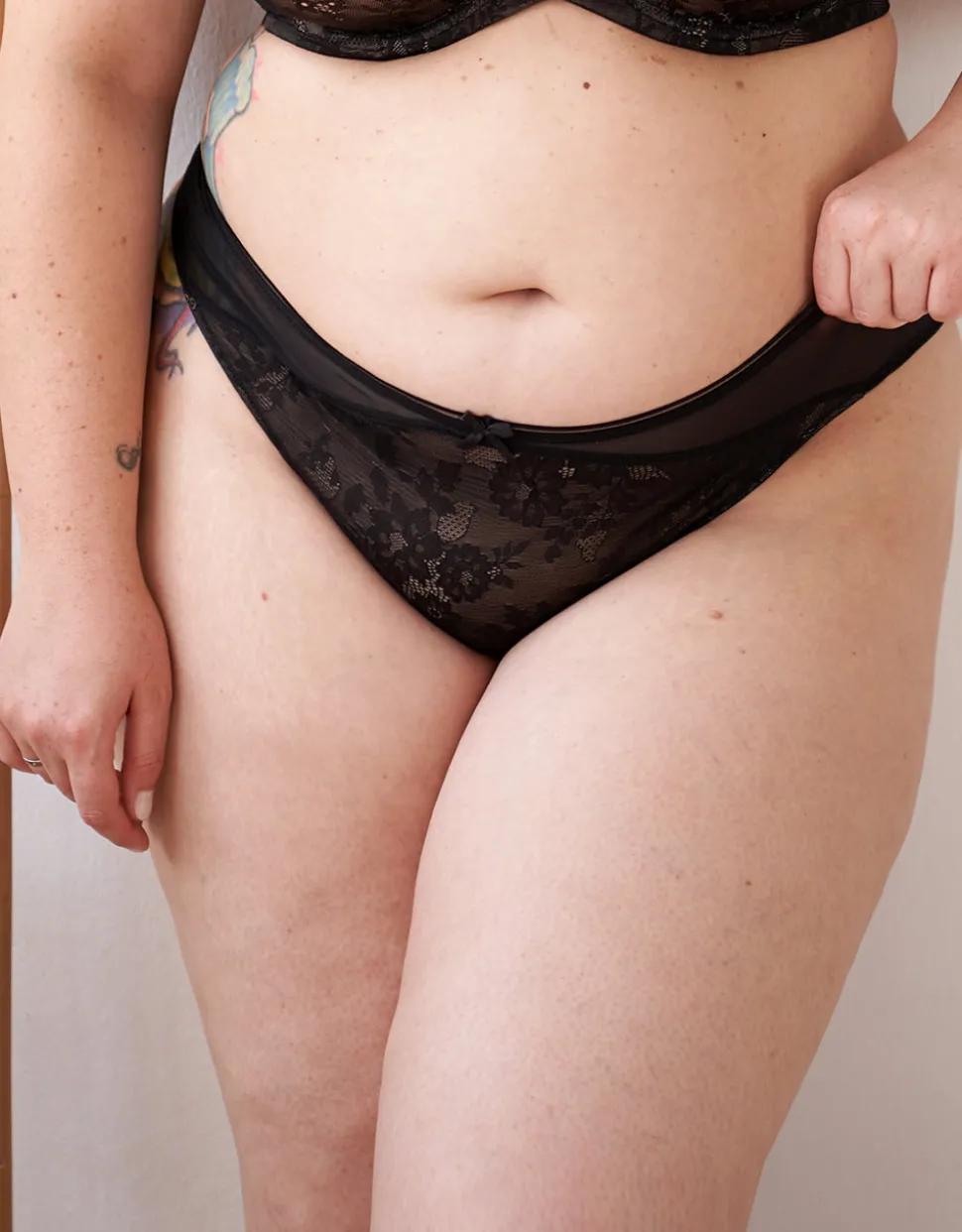 String True Lace black