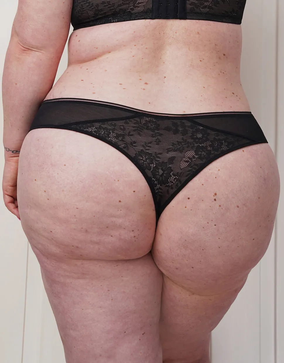 String True Lace black
