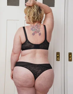 String True Lace black